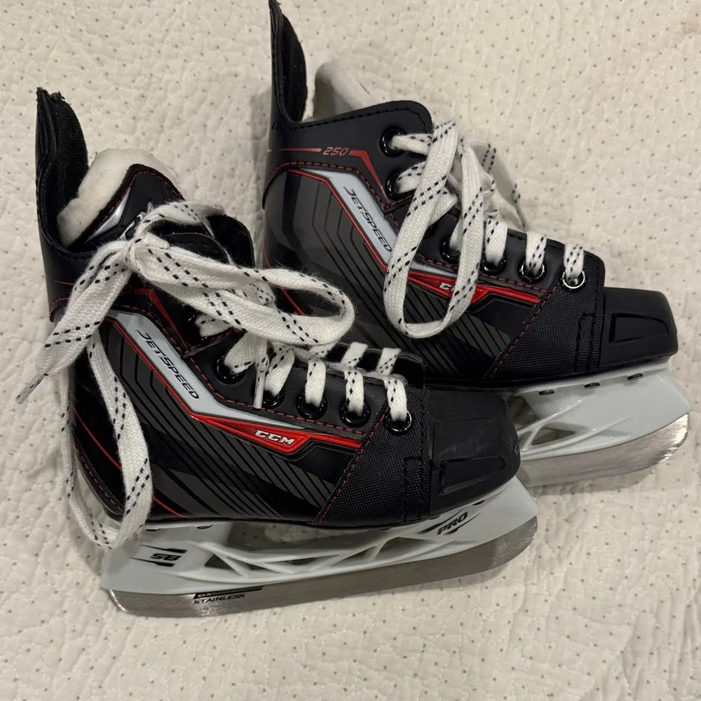 Excellent condition-CCM Black and Gray Ice Hockey Skates - Picture 3 of 4